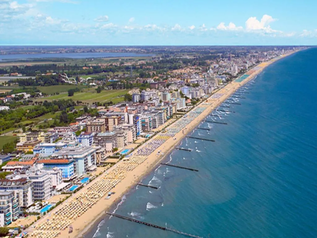Hotel & Residence Al Mare Τζεσόλο Λίντο 3*,