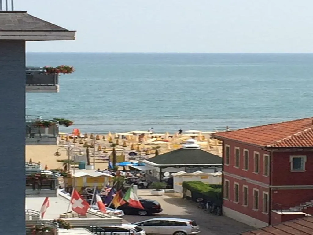 Hotel & Residence Al Mare Lido di Jesolo Apart Otel